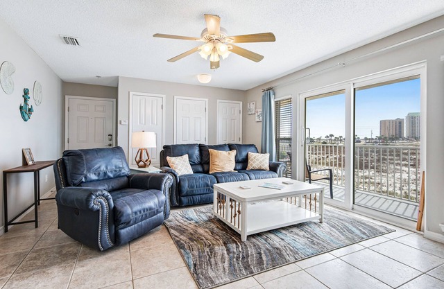 Lovely condo with shared pool, washer/dryer, high-speed WiFi, and central AC