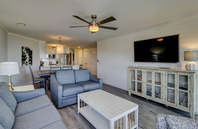Luxury Private Oceanfront Condo w/Balcony, Free WiFi, & Shared Outdoor Pool