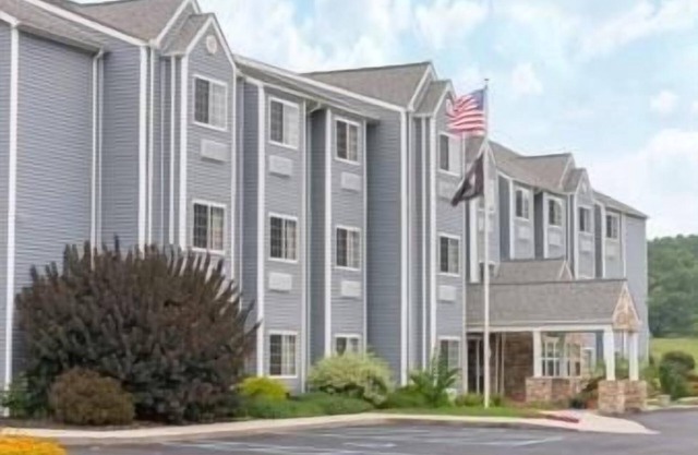 Microtel Inn & Suites by Wyndham Hazelton/Bruceton Mills