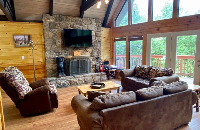 Million Dollar View a 4 bedroom cabin near Downtown Gatlinburg, Tennessee.