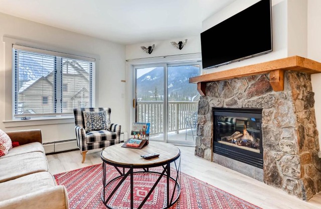 Modern 1BR in Keystone- Walk to Slopes & Kids Ski Free! condo