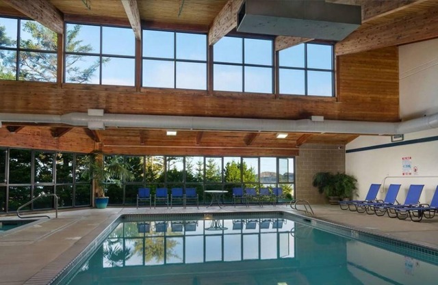 Nature Escape! 2 Comfy Units, Pool, Parking