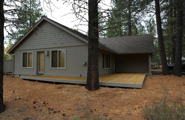 Near Fort Rock Park, Fast Wifi, Bikes, Ping Pong, Hot Tub! 8 Sharc Passes