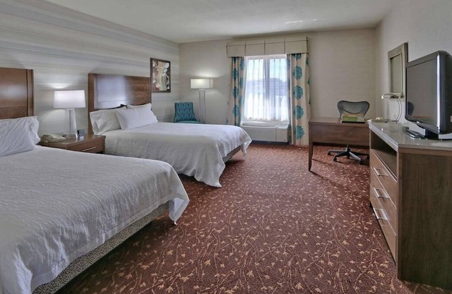 New Mexico Escape! 2 Family-Friendly Units, On-site Pool! Close to ABQ BioPark!