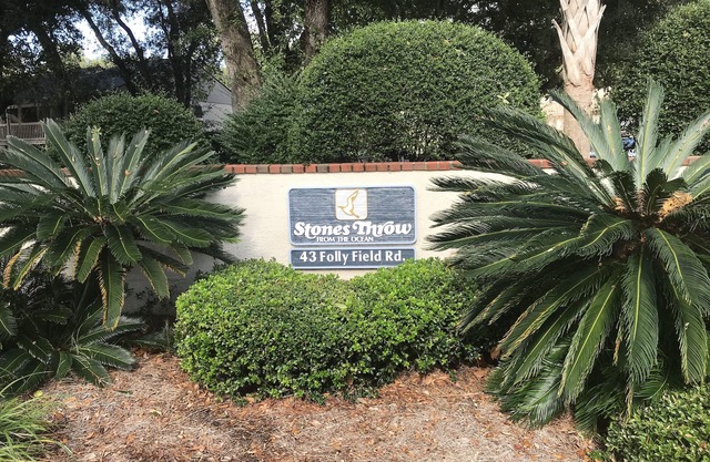 New Upgrades 3 BR 2.5 Bath A Stones throw from the Beach