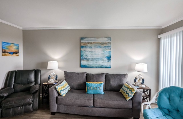 Oceanfront, 1st-Floor Condo with Patio, WiFi, Washer/Dryer & Shared Pools/Grills