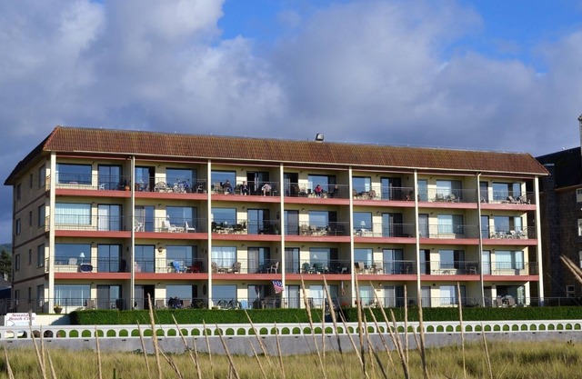 Oceanfront 3rd floor, Balcony with Spectacular Ocean Views
