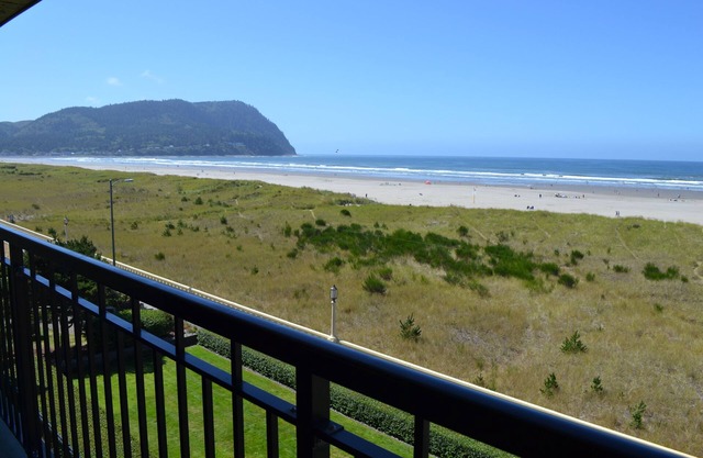 Oceanfront 4th floor, Balcony with Spectacular Ocean Views