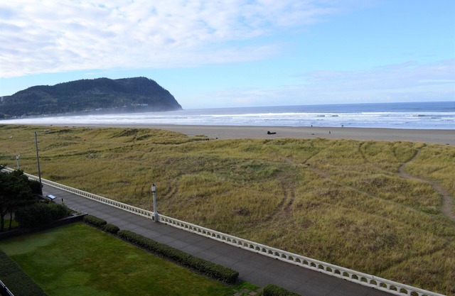 Oceanfront 4th floor, Corner Unit w/Balcony & Spectacular Ocean Views