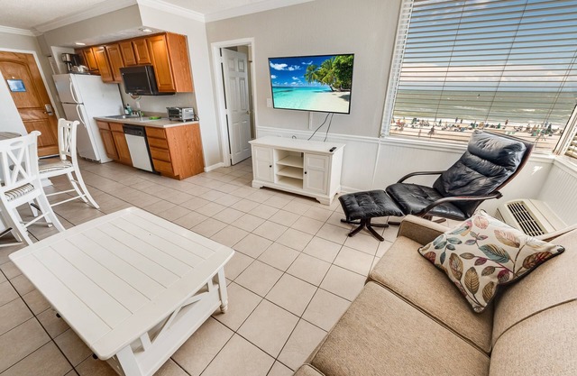 Oceanfront Corner, Low Floor, Ocean Annies, Pools!
