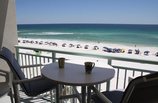PI 412: Island Oasis - Enjoy a splashing good time at this beachfront condo!