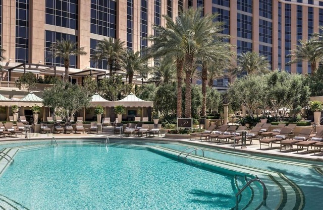 Pleasant Stay! 3 Relaxing Units, Outdoor Pool, FREE Parking Near The Neon Museum
