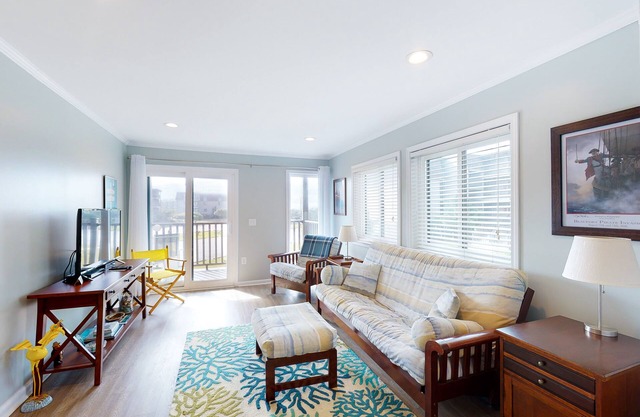 Renovated First-Floor Oceanside Condo with Courtyard and Pool Views + Free WiFi