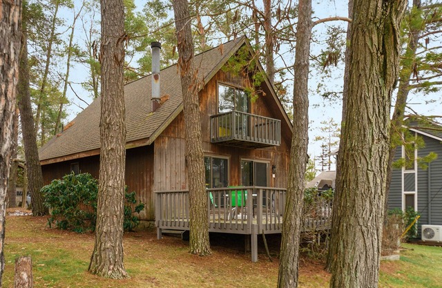 Rock Lodge | Pet Friendly, Lake Views, Large Deck!