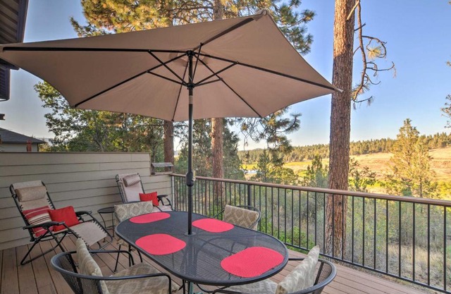 Rustic Klamath Falls Retreat with Private Deck!