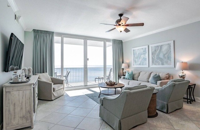 San Carlos 1209 | Gorgeous, updated direct beach front! Walk to shop, dine, fun!