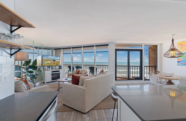 Sea Gull #907L: Beachfront 1 Bedroom 1 Bathroom With Spectacular Views and 24 Hour Management