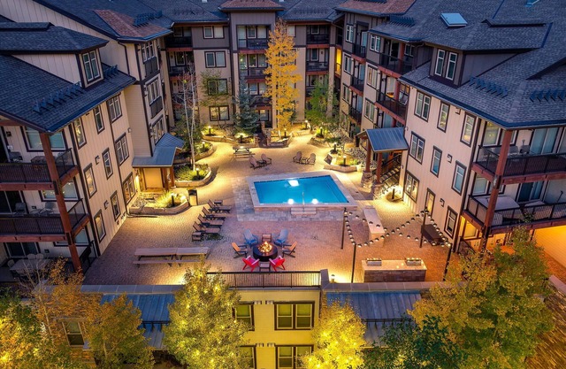 Ski In Out Luxury Condo 3425 I Huge Hot Tub I Views I Best Price I FREE Adventures Daily