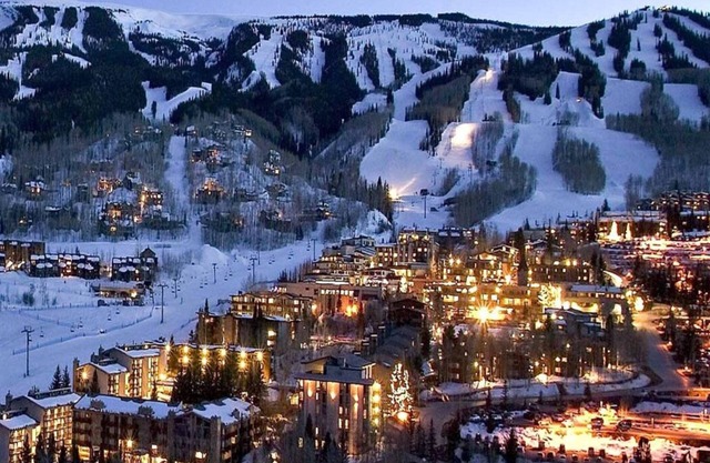 Snowmass Ski-In, Ski-Out 4 Bedroom w/ private balcony, views, pool, and hot tub!