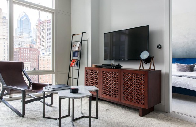 Sophisticated 1BR | Gym | Downtown by Lyric