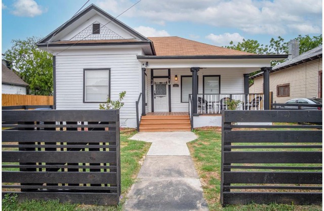 Spacious 4 BR Home Near River Walk 6 mins drive