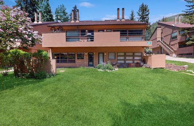 Steps to Ski Shuttle Condo w/Fireplace, WiFi & Shared Hot Tub/Seasonal Pool
