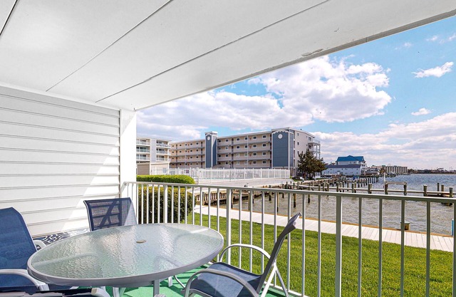 Stunning Condo w/Marina Views From Balcony, Shared Pool, AC, Private W/D, WiFi