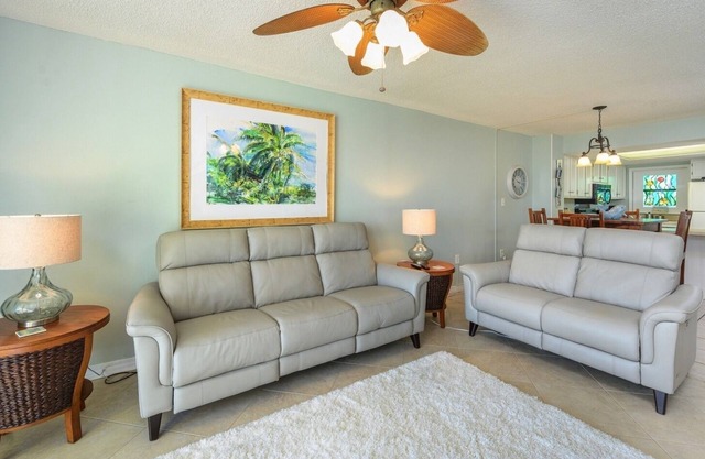 Sunswept 202 2/2 Orange Beach* Nicely Decorated*Directly on the Beach*