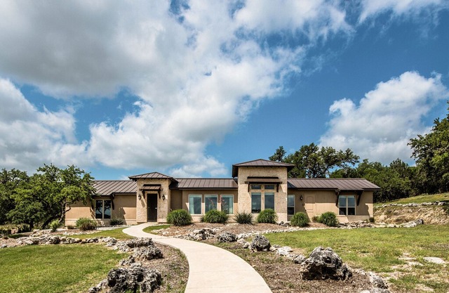 The Century Oak: 3-Unit Estate next to Remi's Ridge & Hayes Hollow!
