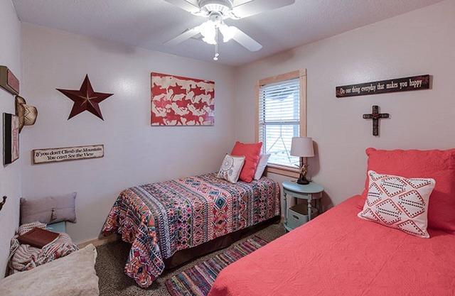 The Lonestar Cottage- Solid Rock Ranch