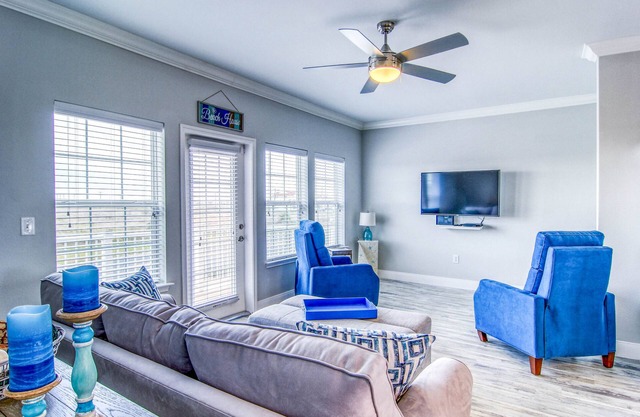 Updated townhome with Gulf views, WiFi, washer/dryer, & pool