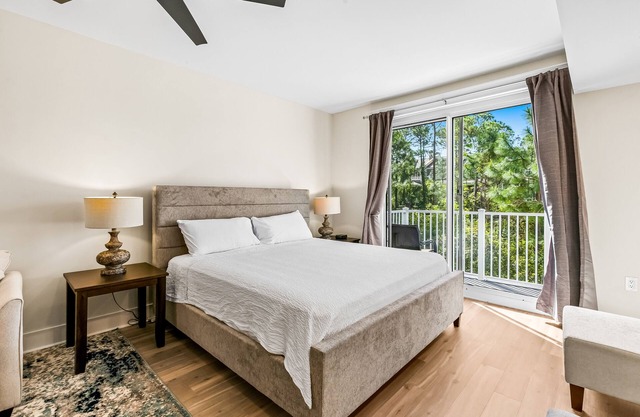 Upscale studio at The Village of Baytowne Wharf with AC, pool, hot tub & gym