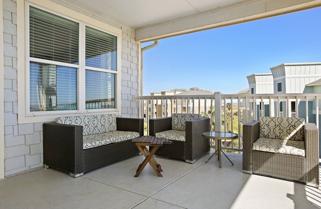 Villa Paradise! Fabulous Beach Views - BRAND NEW ELEVATOR