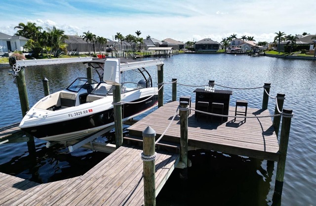 VRCC Villa Alba - waterfront villa with boat dock