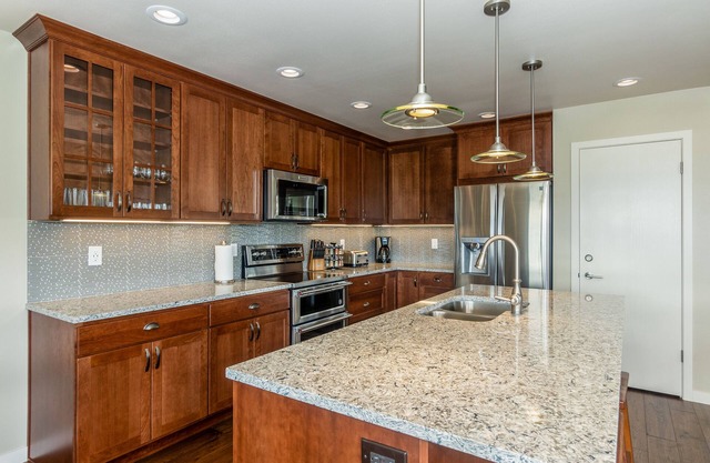 Wapato Point Halmalka Condo 510B 3 Bed 2 Bath Sleeps 8, Lake Views, Next to Pool