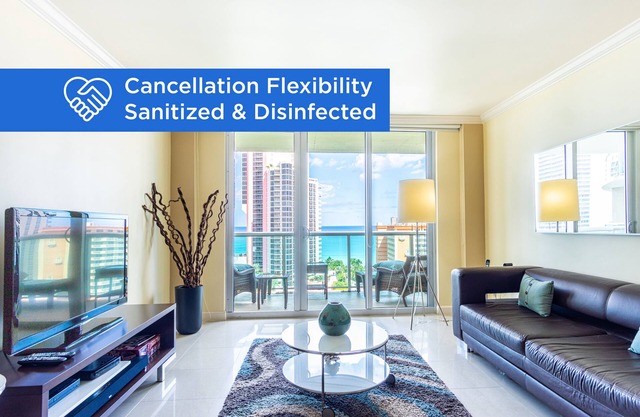 Warm condo w/striking ocean & park views | WIFI + Parking