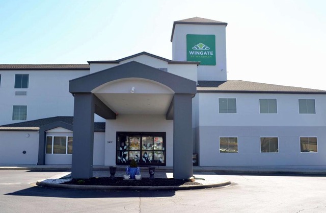 Inn Suites Edgewood Grounds 