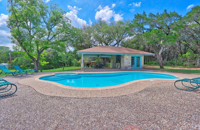 Your own Private Oasis, pool, hot tub, fire pit on 10 gorgeous acres