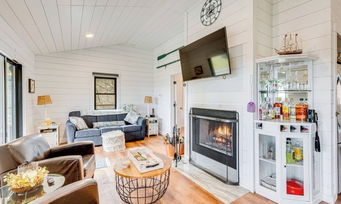 Somerdale Cabin | 1 Mi to Marina: Cabin w/Views Near Atwood Lake!