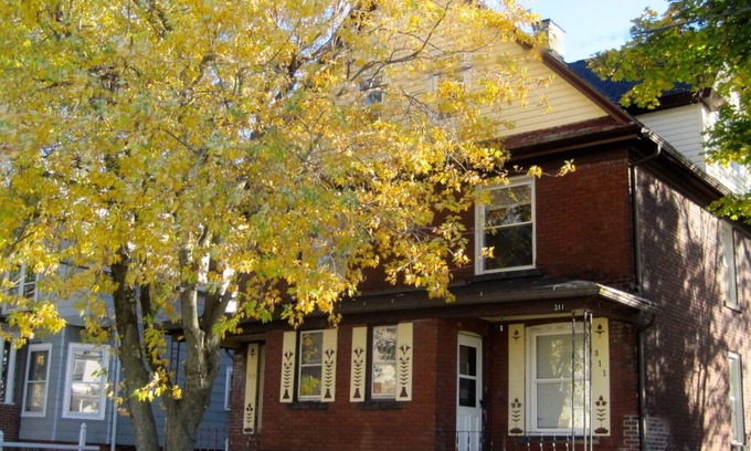 Downtown Niagara Falls House | 10 min. Walk to the Falls