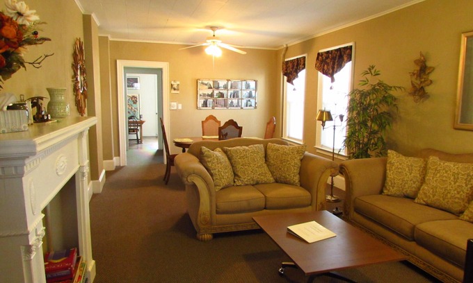 Downtown Niagara Falls House | 10 Minute Walk To Niagara Falls