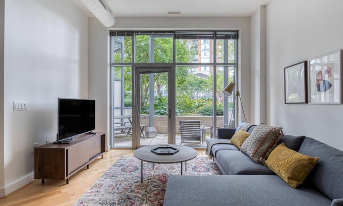 McLean Apartment | 104 m² Apartment ∙ 1 bedroom ∙ 2 guests