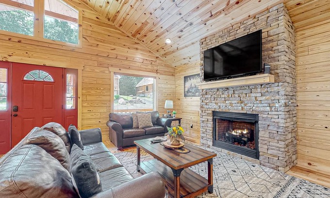 White Oak Lodge Cabin | 104 m² Cabin ∙ 2 bedrooms ∙ 8 guests