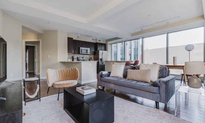 Theatre District Apartment | 113 m² Apartment ∙ 2 bedrooms ∙ 4 guests