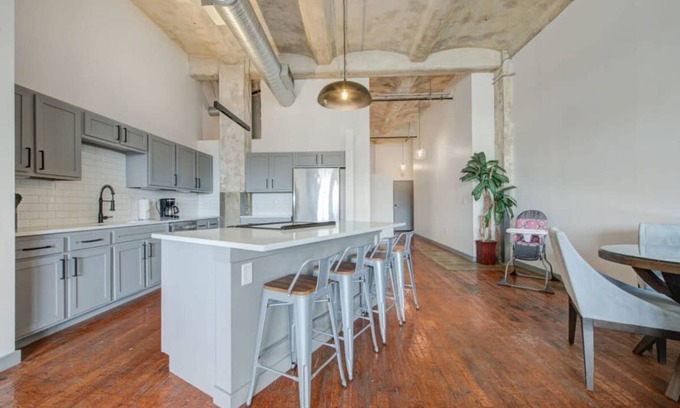 Crossroads Arts District Apartment | 131 m² Apartment ∙ 3 bedrooms ∙ 6 guests