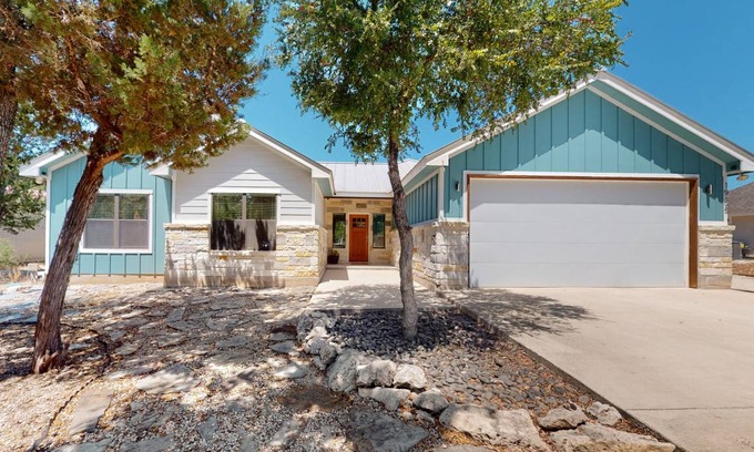 Spring Branch House | 136 m² House ∙ 3 bedrooms ∙ 6 guests