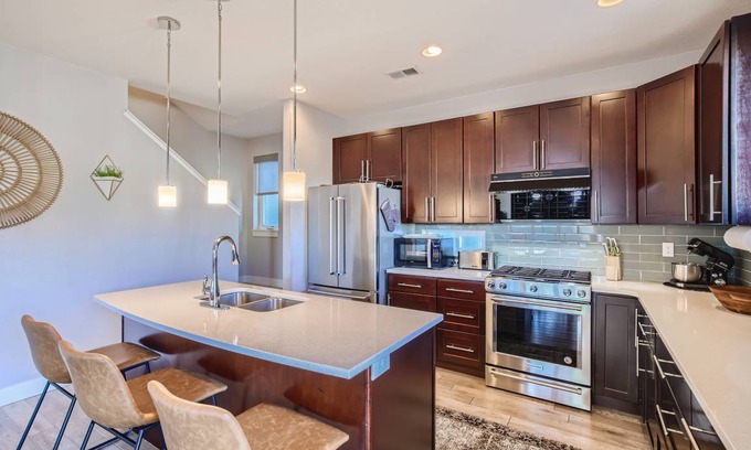 Jefferson Park House | 139 m² House ∙ 2 bedrooms ∙ 6 guests