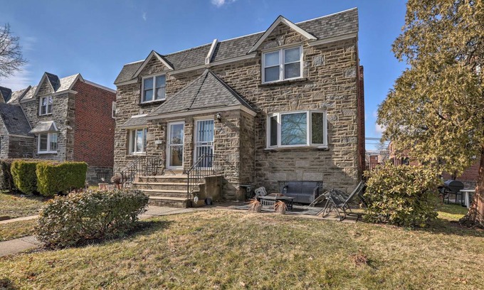 North Philadelphia House | 148 m² House ∙ 2 bedrooms ∙ 4 guests