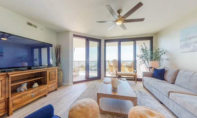 Litchfield by the Sea Condo | 149 m² Condo ∙ 3 bedrooms ∙ 6 guests