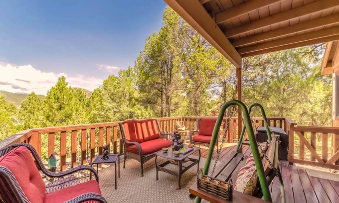 Ruidoso Downs Cabin | 177 m² Cabin ∙ 3 bedrooms ∙ 6 guests